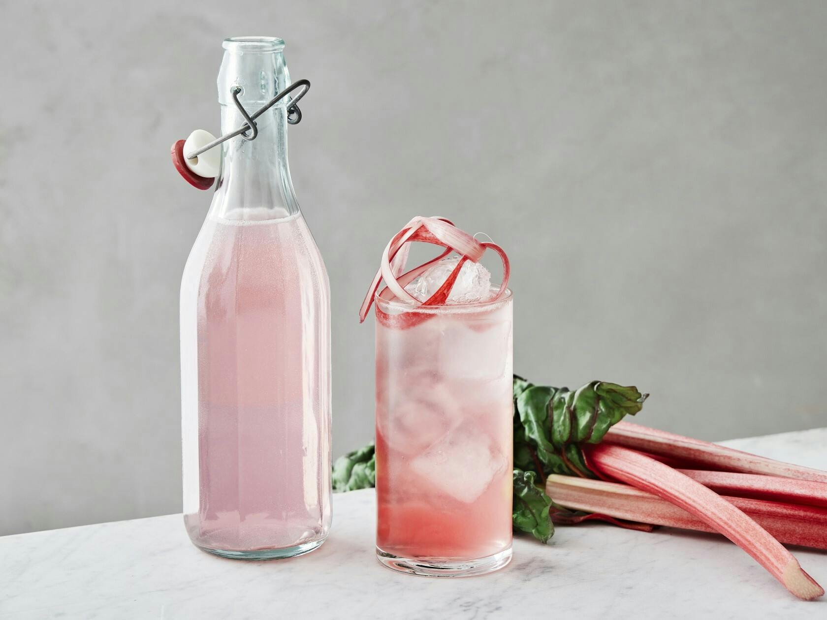 Rhubarb Collins opskrift | Forfriskende | shake-it.dk – shake-it.dk