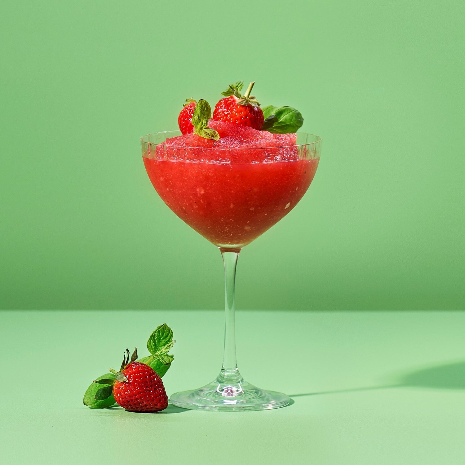 Strawberry Daiquiri opskrift En favorit shakeit.dk shakeit.dk