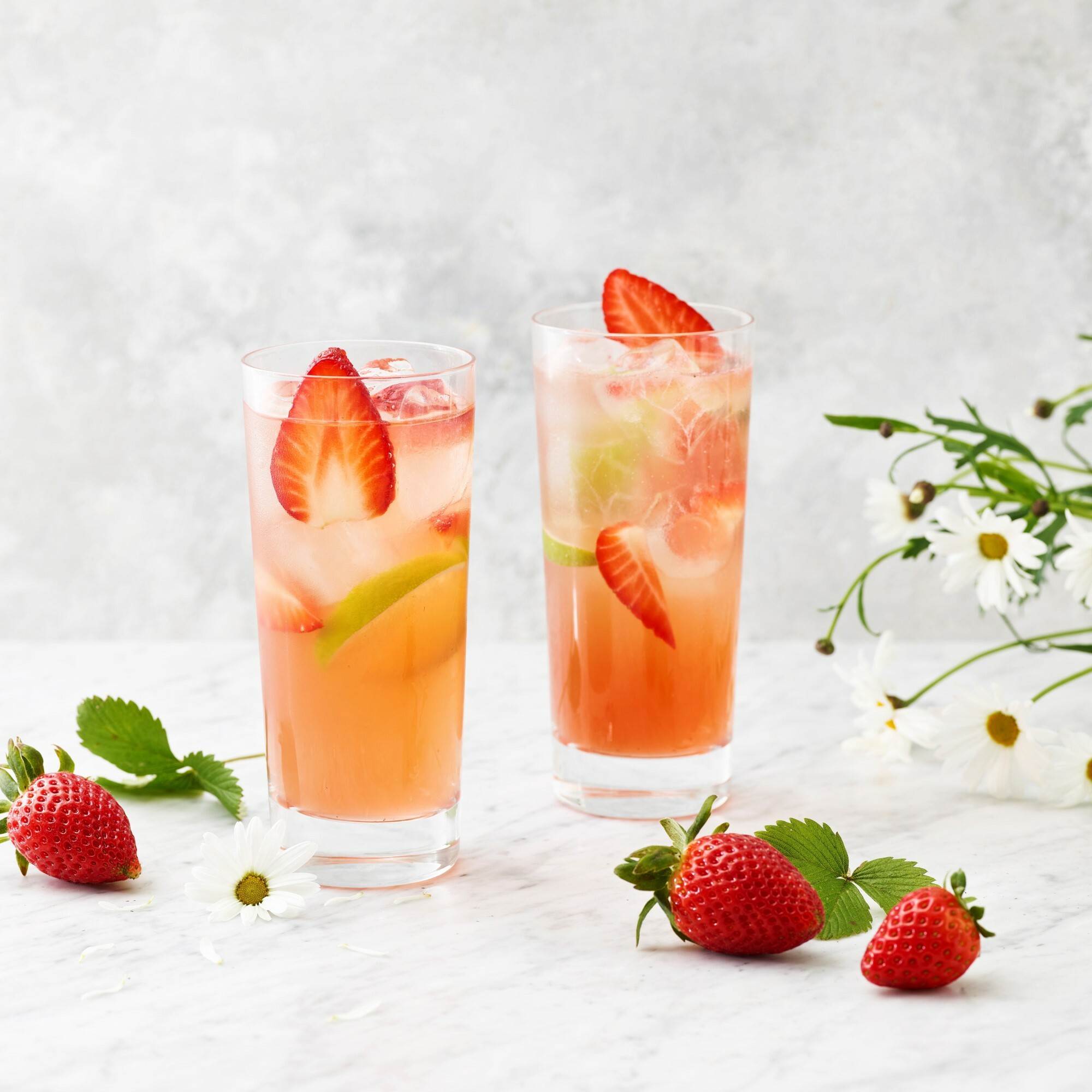 Strawberry Margarita Cooler opskrift En sødere version shakeit.dk